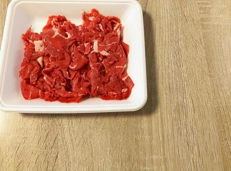 トレイに入った牛肉 トレイに入った牛肉の写真