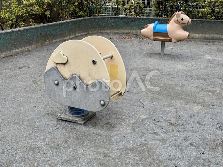 公園の跨る遊具 広場,住宅街,公共の写真素材