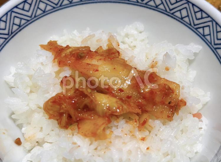 小鉢のキムチ　ご飯にのせる 小鉢,キムチ,辛いの写真素材