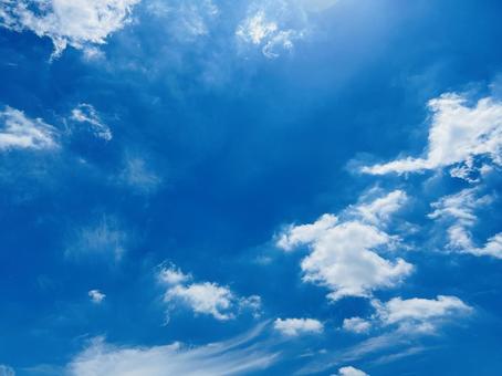 White clouds floating in the blue sky, JPG White clouds floating in the blue sky, JPG