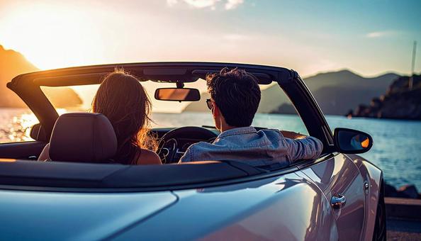 オープンカーに乗ってデートするカップル オープンカーに乗ってデートするカップル の写真