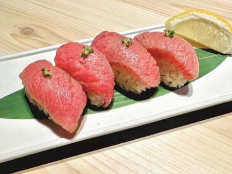霜降り和牛の握り寿司盛り合わせ 霜降り和牛の握り寿司盛り合わせ 握り寿司,和牛,牛肉寿司の写真素材
