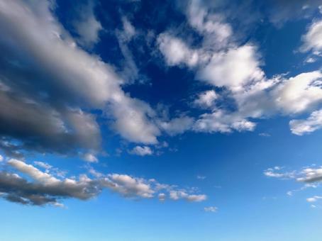 風に流れる雲_空 風に流れる雲_空の写真