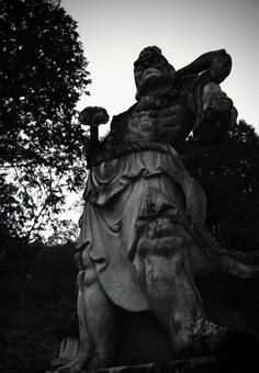 仏像 仁王像,お寺,モノクロの写真素材