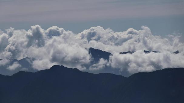 雲海と山の稜線 雲海と山の稜線の写真