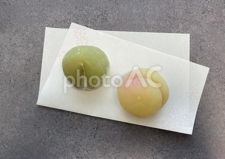 青梅と西王母の和菓子 初夏,梅雨,桃の写真素材
