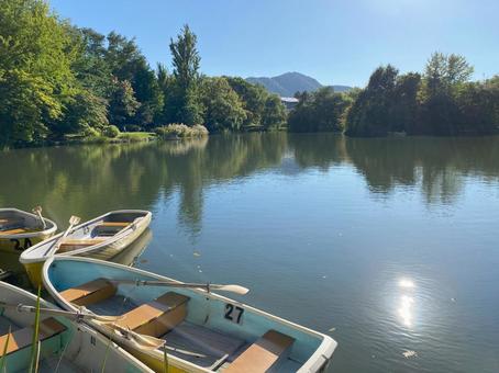 札幌市中島公園のボートと藻岩山 札幌市中島公園のボートと藻岩山 札幌,中島公園,北海道開拓の写真素材