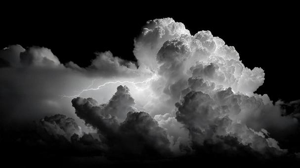 雲と雷のイメージの写真