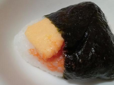 明太子と卵のおにぎり 明太子,卵,おにぎりの写真素材