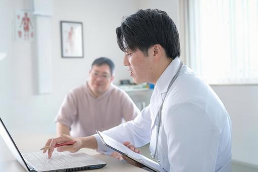 診断する医師と患者 医師,医者,ドクターの写真素材