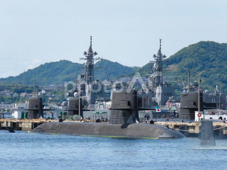 基地に停泊中の海上自衛隊潜水艦 海上自衛隊,自衛隊,ミリタリーの写真素材