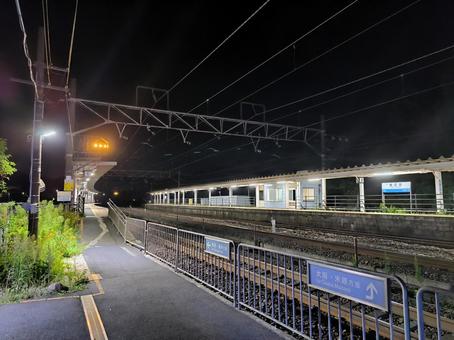 JR北陸本線、新疋田駅、ホーム JR北陸本線、新疋田駅、ホームの写真