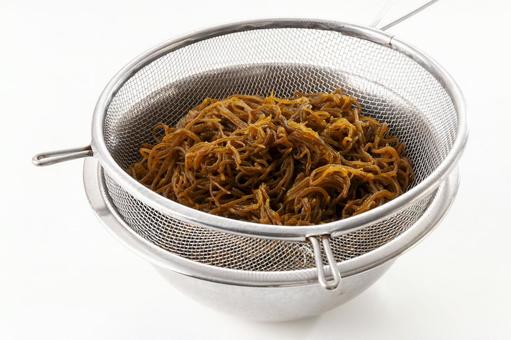 洗った沖縄産生もずく 沖縄産もずく下処理,太もずく,モズクの写真素材