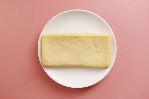 薄揚げの白い皿盛り 薄揚げの白い皿盛り 薄揚げ,揚げ物,白い皿の写真素材