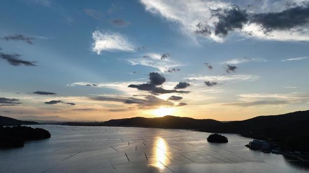 万石浦の夕暮れ 万石浦の夕暮れ 万石浦,夕暮れ,夕焼けの写真素材