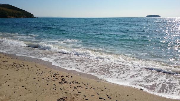 2月の海の波打ち際 海辺,波打ち際,ブルーの写真素材
