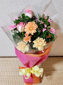 花束 ガーベラ,ピンク,ブーケの写真素材