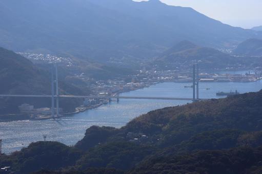 山と街並みと海峡と吊り橋の見える風景 山と街並みと海峡と吊り橋の見える風景 山,街並み,海峡の写真素材