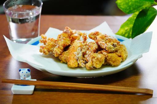 日本酒と鶏の竜田揚げ 食事,食卓,夕食の写真素材