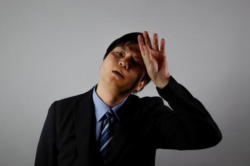 疲れたビジネスマンの表情 疲れたビジネスマンの表情 ビジネスマン,男性,スーツの写真素材