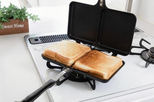出来立てのホットサンド 出来立てのホットサンド サンドイッチ,軽食,洋食の写真素材