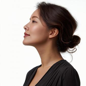 上品な雰囲気の女性モデル 上品な雰囲気の女性モデルの写真