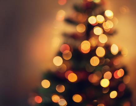 背景をぼかした抽象的なクリスマスツリー2 イルミネーション,ライト,キラキラの写真素材