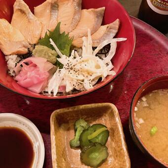サーモン炙り海鮮丼 ランチ,食べ物,食事の写真素材