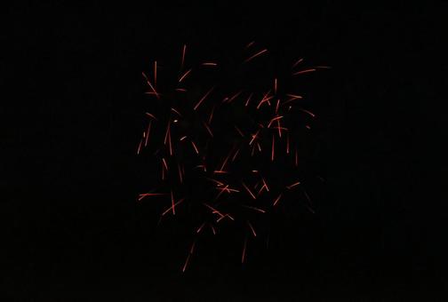 まばらに散る花火 まばらに散る花火の写真