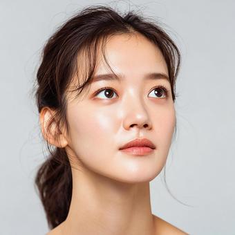 若々しい女性の表情 若々しい女性の表情の写真