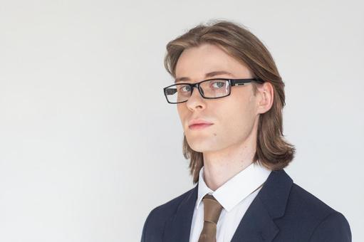 カメラ目線のスーツを着てメガネをかけた男性 男性,外国人,欧米人の写真素材