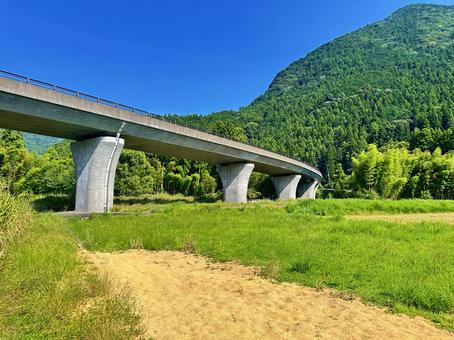 道路 高架橋 自然 道路 高架橋 自然 風景,屋外,晴天の写真素材