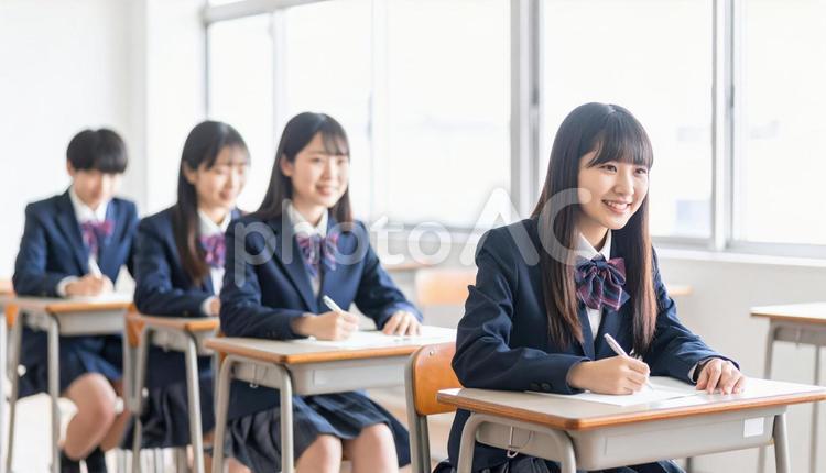 学校の授業風景　女子校 授業,高校,中学の写真素材
