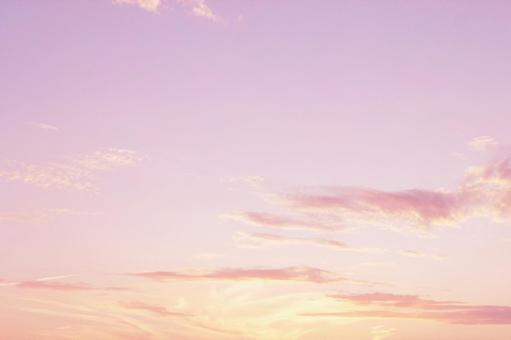 綺麗な夕焼け雲 パステルカラー 夕空背景 綺麗な夕焼け雲 パステルカラー 夕空背景 空,パステルカラー,薄い雲の写真素材