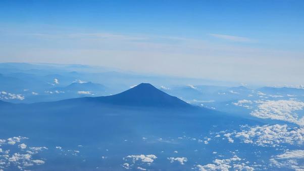 雲の上の富士山 雲の上の富士山 富士山,雲の上,雲の写真素材
