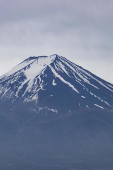 山梨県河口湖町から見た初夏の富士山 富士山,山梨,河口湖町の写真素材