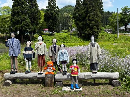 会津大塩駅前にある案山子 会津大塩駅前にある案山子 案山子,会津大塩駅,駅前の写真素材