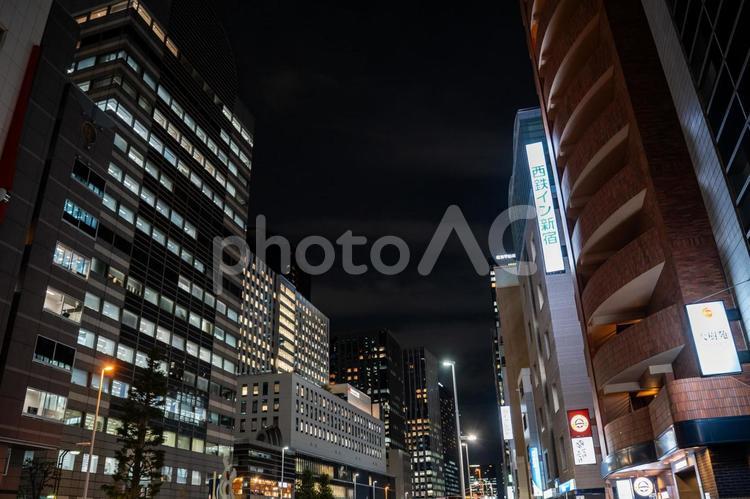 東京都　新宿駅西口の夜景 新宿,新宿駅,街並みの写真素材