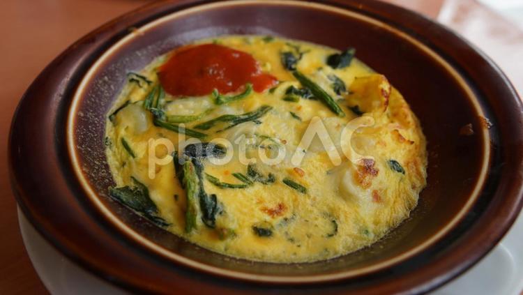 ポテトとほうれん草のオーブンオムレツ（２） オムレツ,ほうれん草,ポテトの写真素材