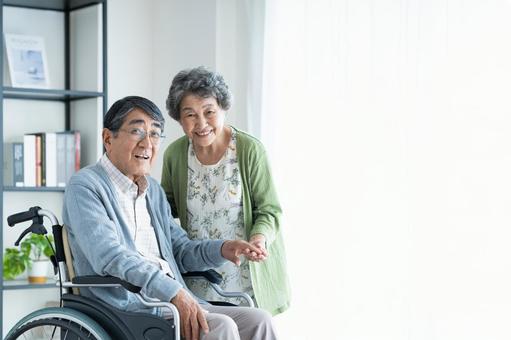 在宅介護 在宅介護 介護,車椅子,シニアの写真素材