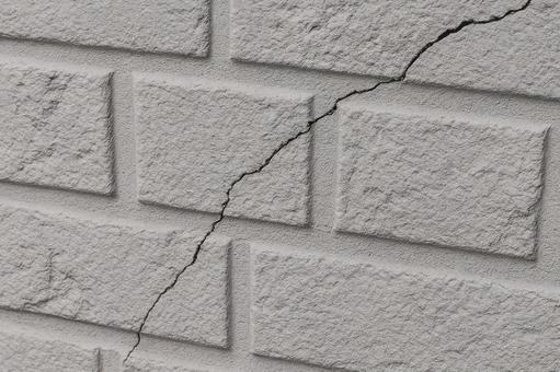 Cracks in the exterior walls of a detached house 1, detached house, family, exterior wall painting, JPG