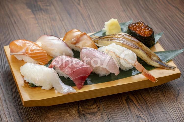 皿に盛った美味しそうな握り寿司 寿司,お寿司,握りの写真素材