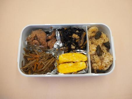 手作り・弁当(一人分) 手作り・弁当(一人分) 手作り,弁当,きゅうりの漬物の写真素材