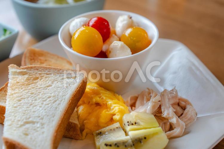 トーストとモッツァレラの洋風朝食 朝食,洋食,トーストの写真素材