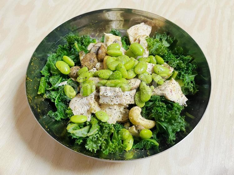 枝豆とケールと鶏胸肉のプロテインサラダ サラダ,ケール,豆の写真素材
