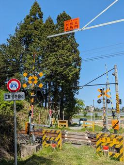 田舎の線路 ~標識のある風景~ 田舎の線路 ~標識のある風景~ 踏切,田舎,道路標識の写真素材