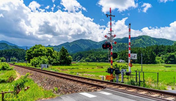 全方向警報灯タイプの踏切の写真