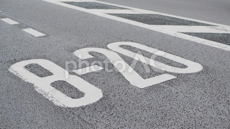 道路表示（8時〜20時）　銀座 道路,数字,ラインの写真素材