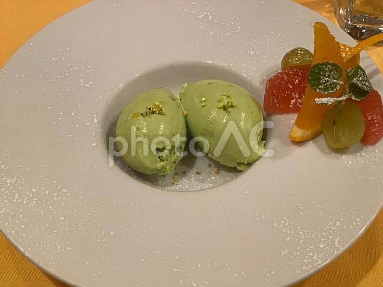 ピスタチオのアイスクリーム デザート,スイーツ,フルーツの写真素材