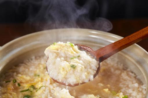 鍋料理の〆の雑炊 はしあげ 鍋料理の〆の雑炊 はしあげ 玉子雑炊,おじや,はしあげの写真素材